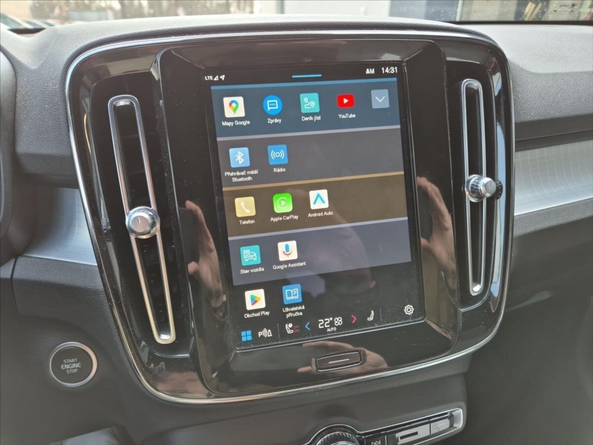 Volvo XC40 SUV / Terénní 2,0 l 120 kw