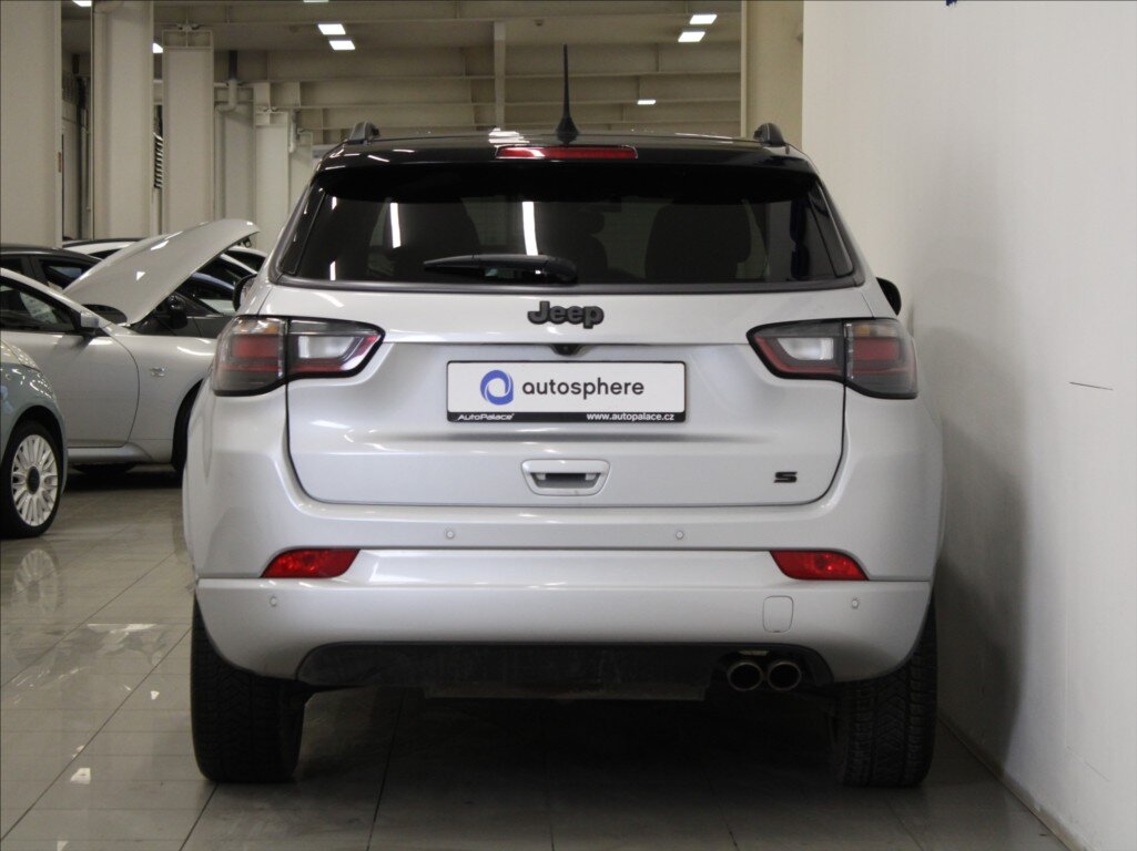 Jeep Compass SUV / Terénní 1,3 l 110 kw