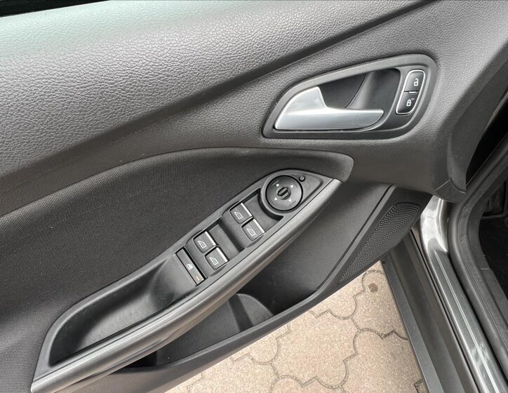 Ford Focus Kombi 999,0 92 kw