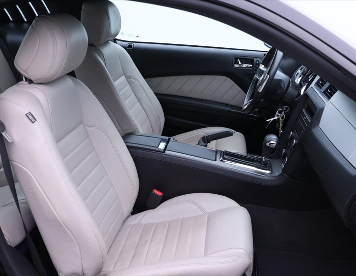 Ford Mustang Kupé 3,7 l 227 kw