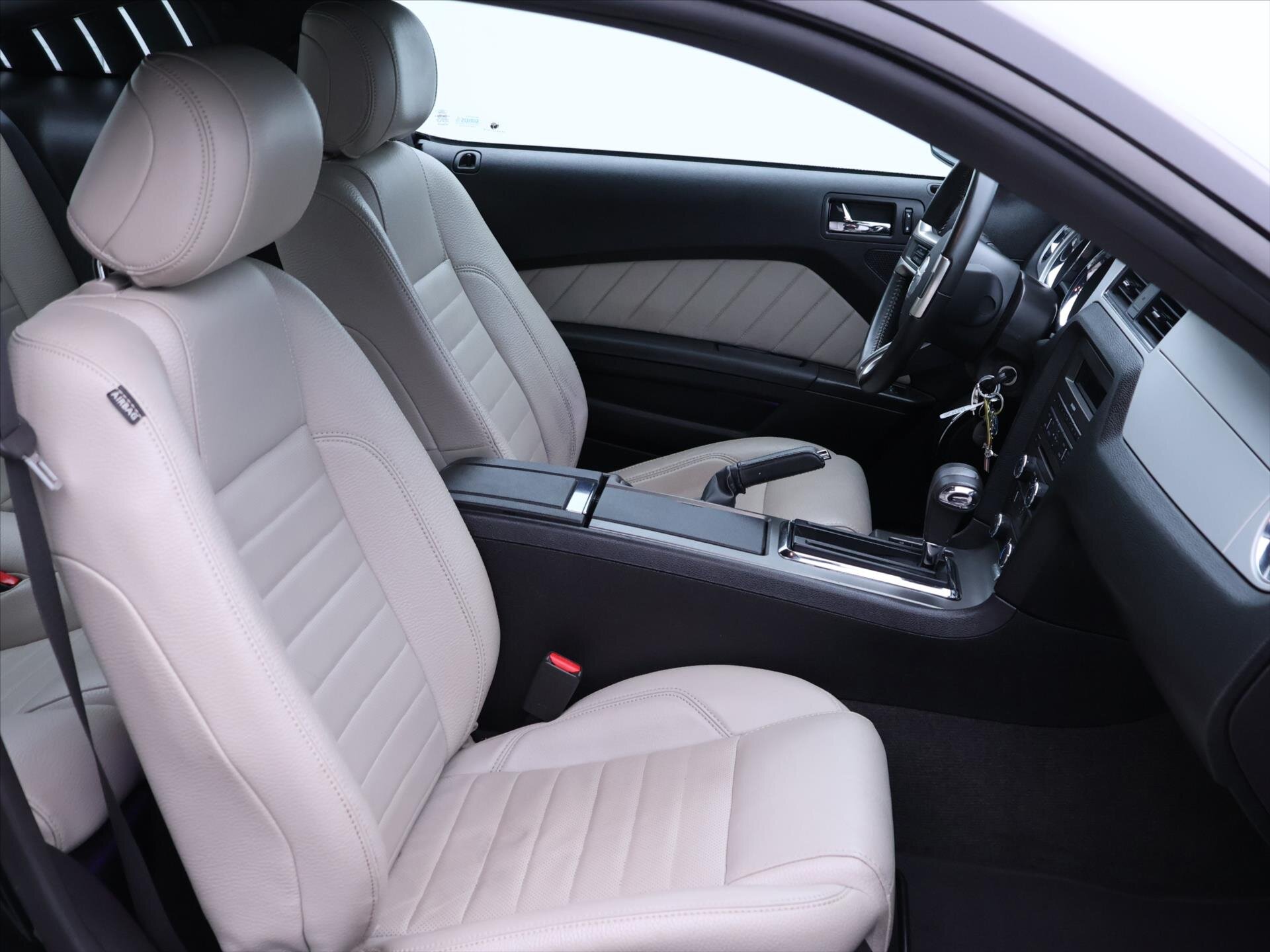 Ford Mustang Kupé 3,7 l 227 kw