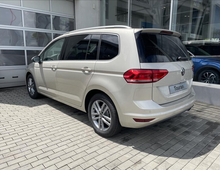 Volkswagen Touran 6