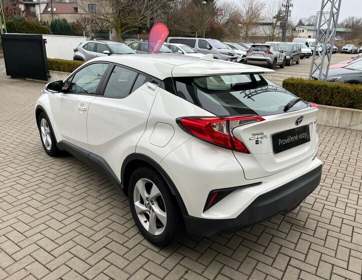 Toyota C-HR 4