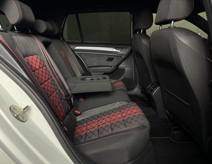 Volkswagen Golf Hatchback 2,0 l 213 kw