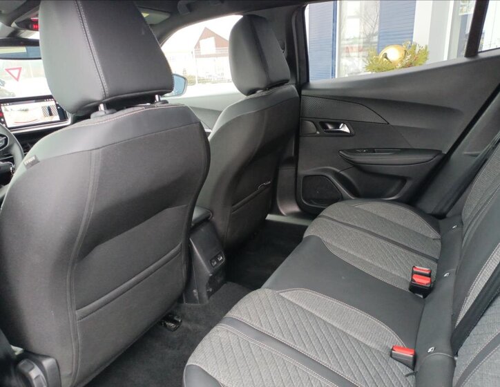 Peugeot 2008 SUV 1,2 l 96 kw