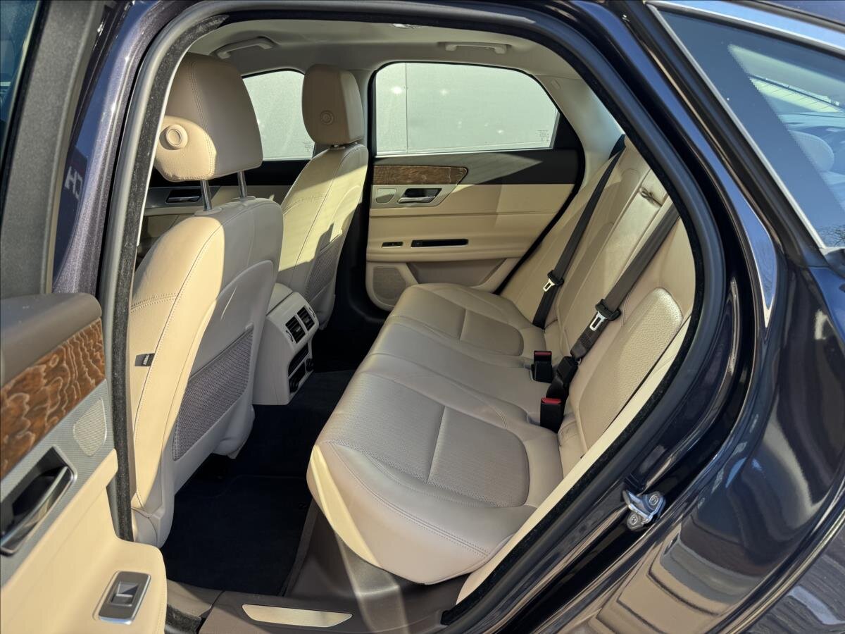 Jaguar XF Sedan / Limuzína 2,0 l 132 kw