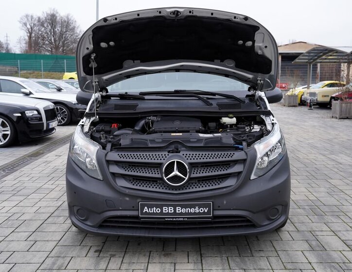 Mercedes-Benz Vito 9