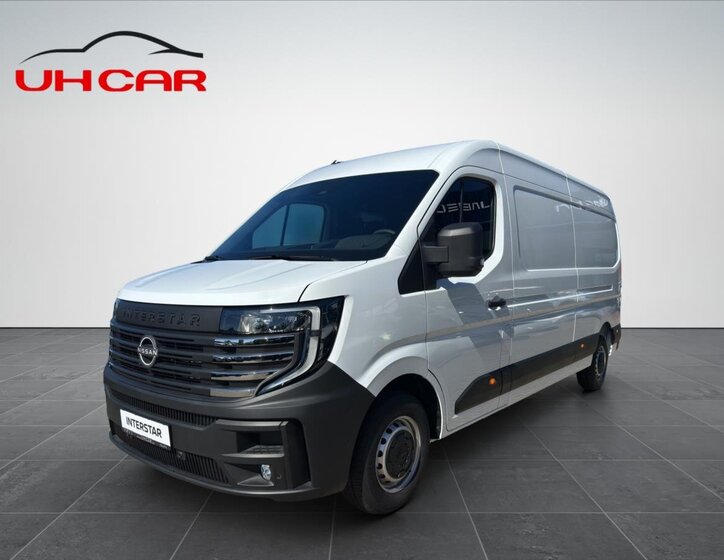 Nissan Interstar 1