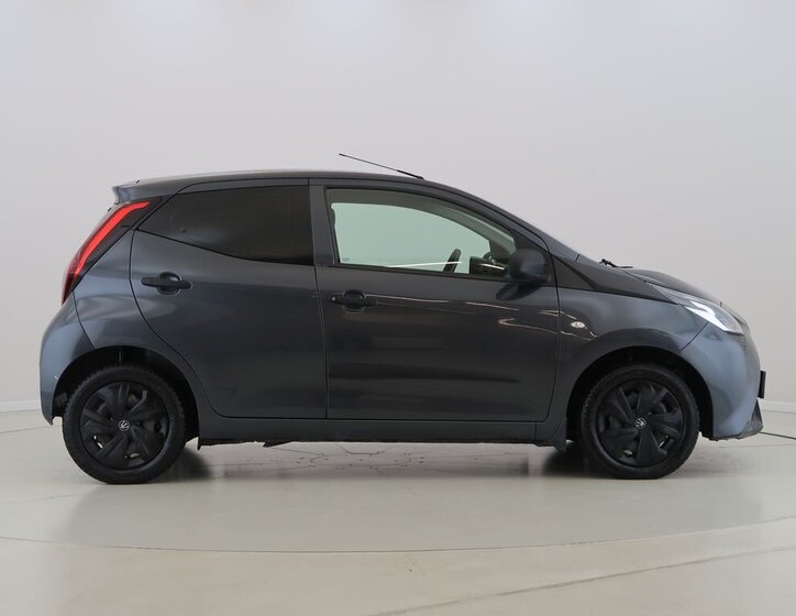 Toyota Aygo Hatchback 998,0 53 kw