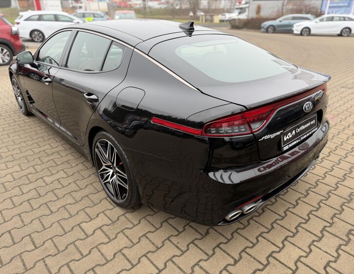 KIA Stinger Hatchback 3,3 l 269 kw