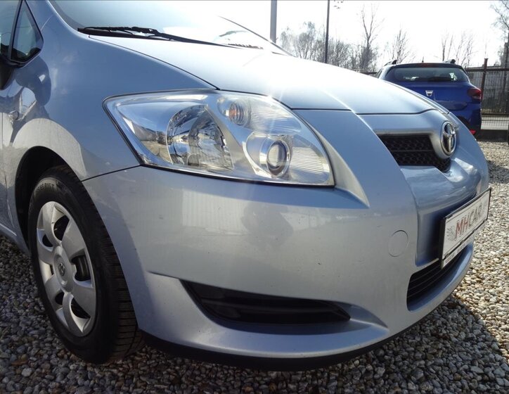 Toyota Auris Hatchback 1,3 l 74 kw