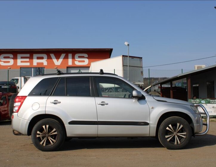 Suzuki Grand Vitara Kombi 2,0 l 103 kw