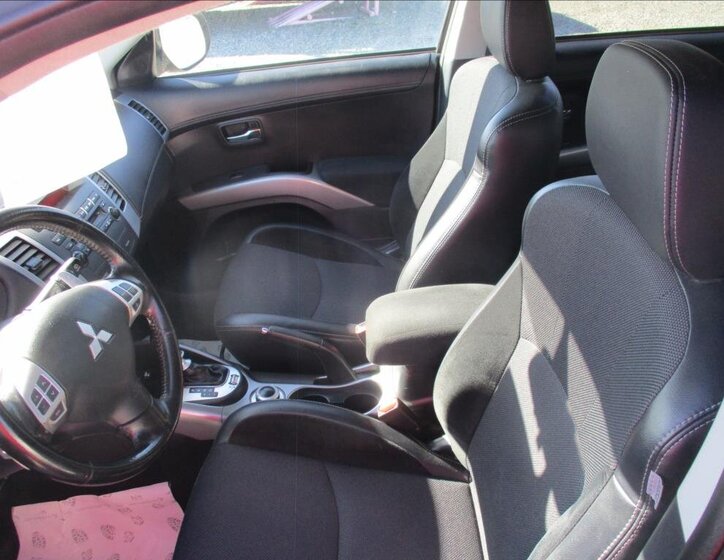 Mitsubishi Outlander SUV / Terénní 2,2 l 115 kw