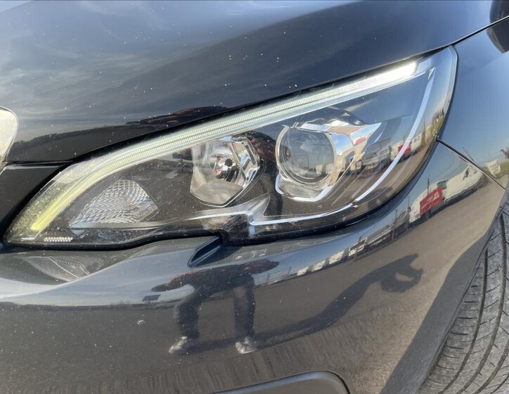 Peugeot 308 Kombi 1,5 l 96 kw