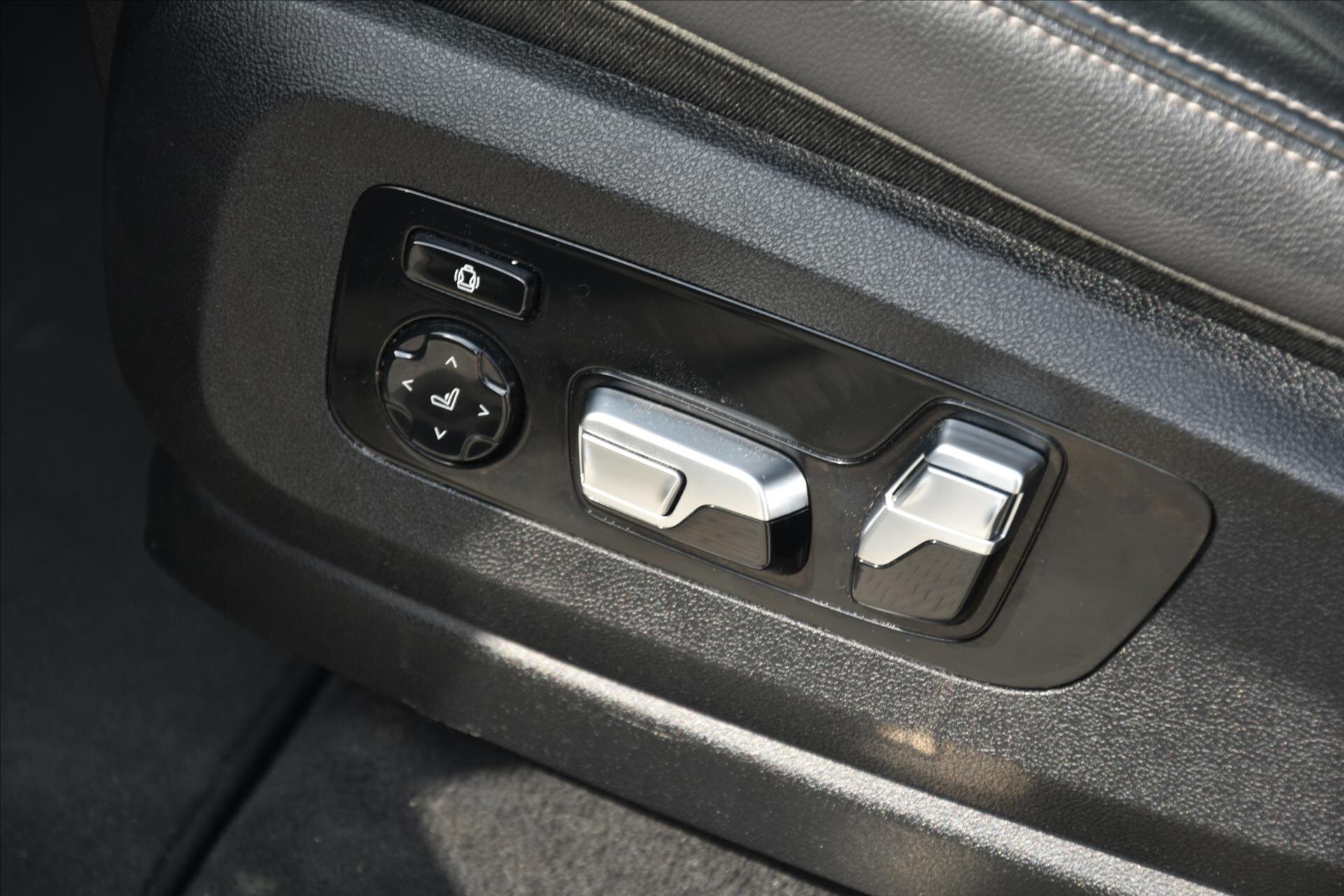 BMW X5 SUV / Terénní 3,0 l 195 kw