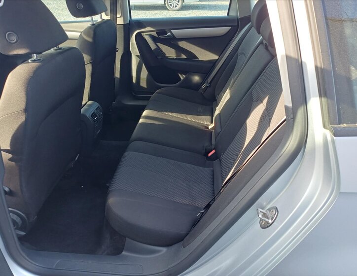 Volkswagen Passat Kombi 1,6 l 77 kw