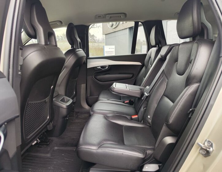 Volvo XC90 SUV / Terénní 2,0 l 235 kw