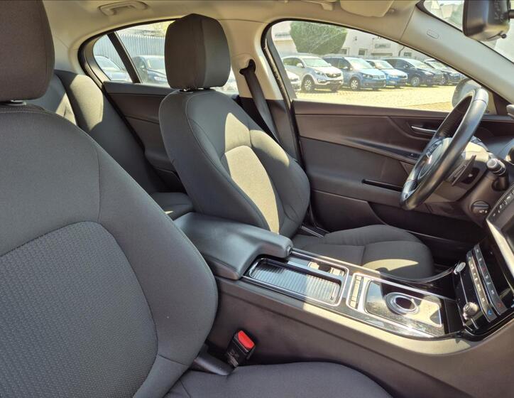 Jaguar XE 15