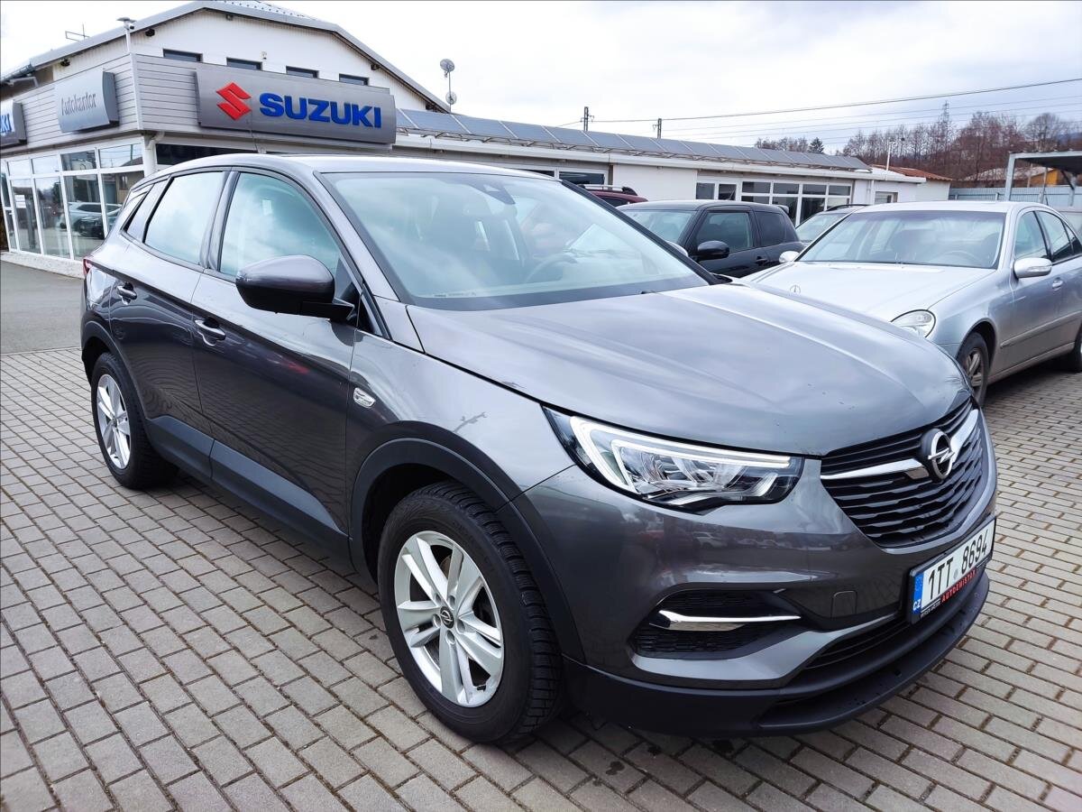 Opel Grandland X SUV / Terénní 1,2 l 96 kw