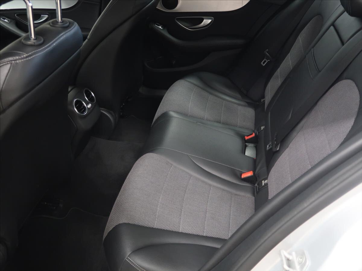 Mercedes-Benz Třídy C Sedan / Limuzína 2,1 l 125 kw