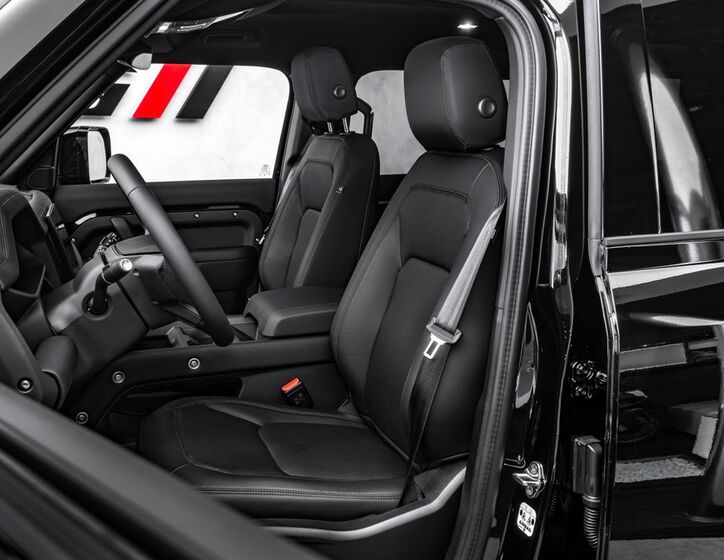 Land Rover Defender 14