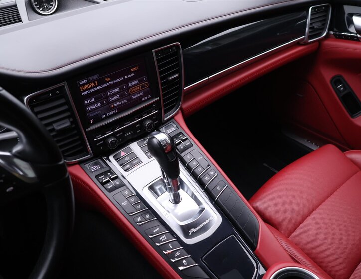 Porsche Panamera Hatchback 3,0 l 221 kw