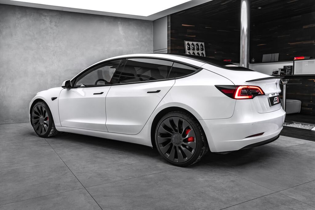 Tesla Model 3 Sedan 0,0 65 kw