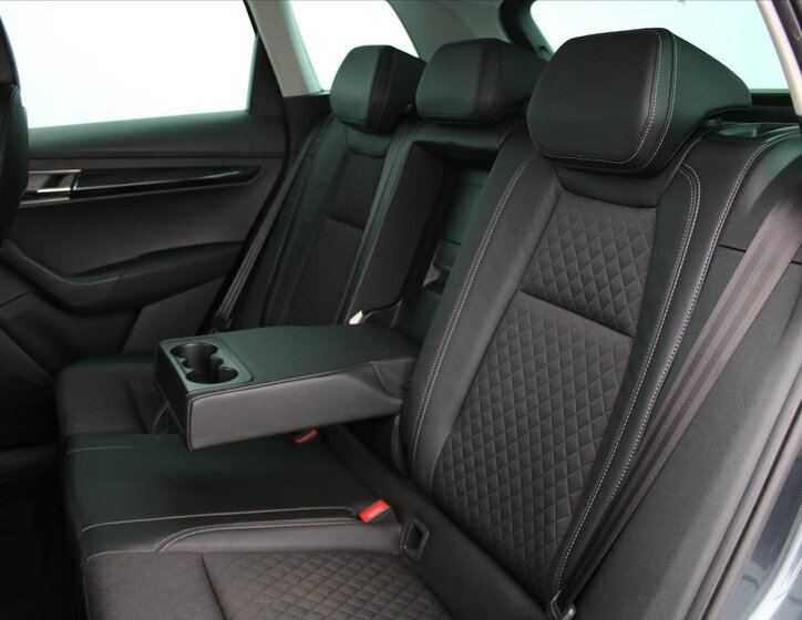 Škoda Karoq SUV 1,5 l 110 kw