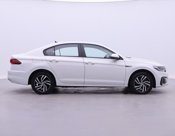 Volkswagen Bora Sedan / Limuzína 0,0 100 kw