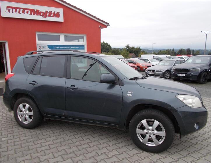 Toyota RAV4 8