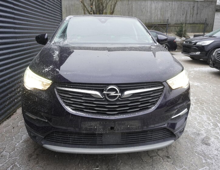 Opel Grandland X SUV 1,2 l 96 kw