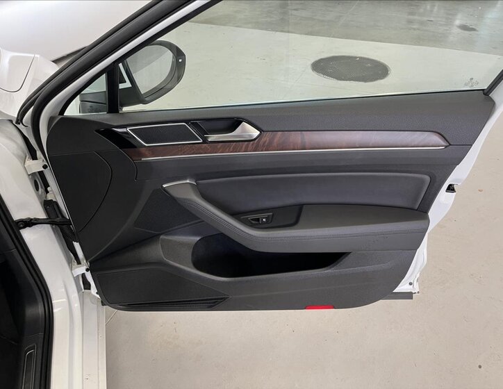 Volkswagen Passat Sedan / Limuzína 2,0 l 176 kw