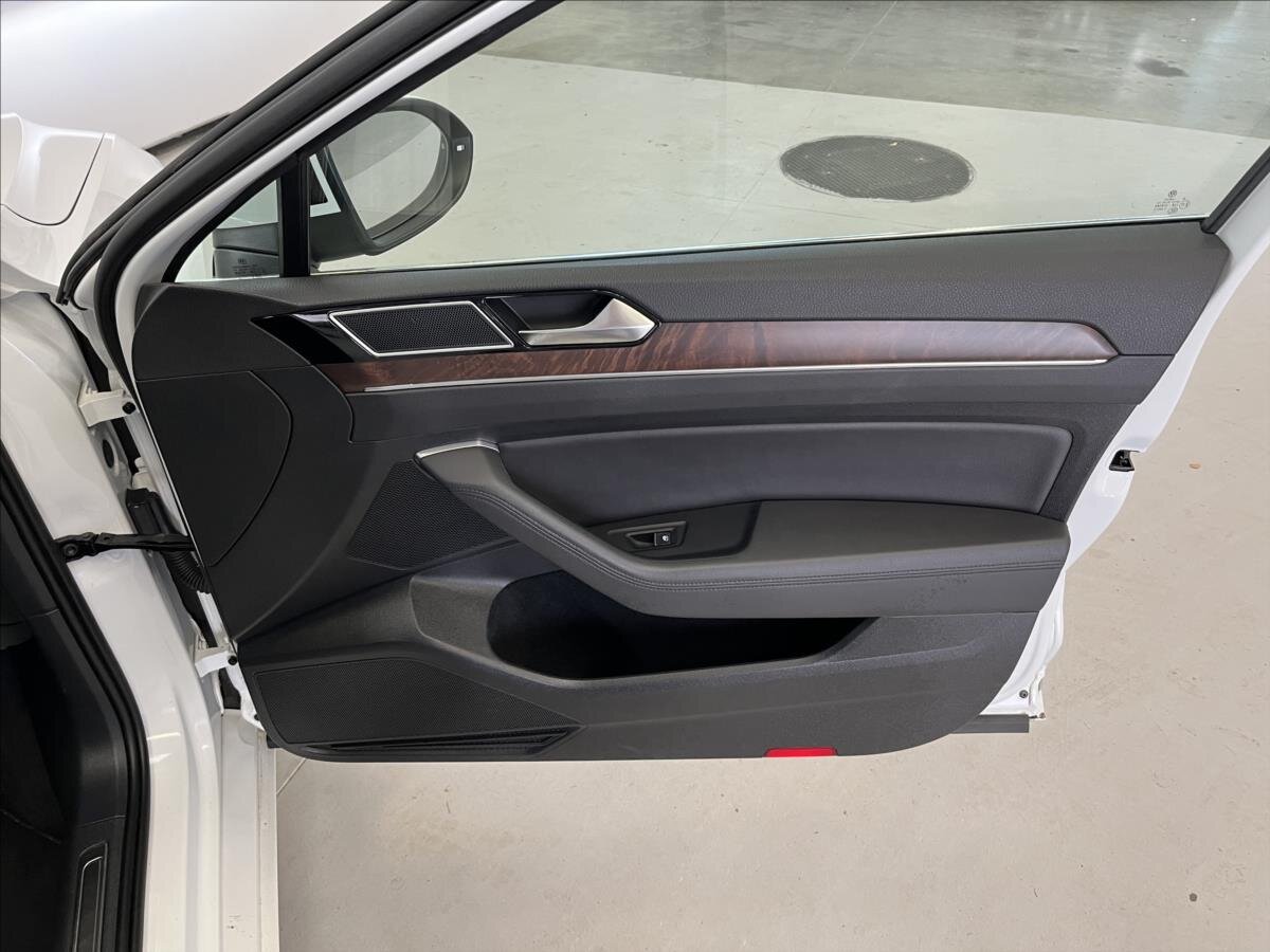 Volkswagen Passat Sedan / Limuzína 2,0 l 176 kw