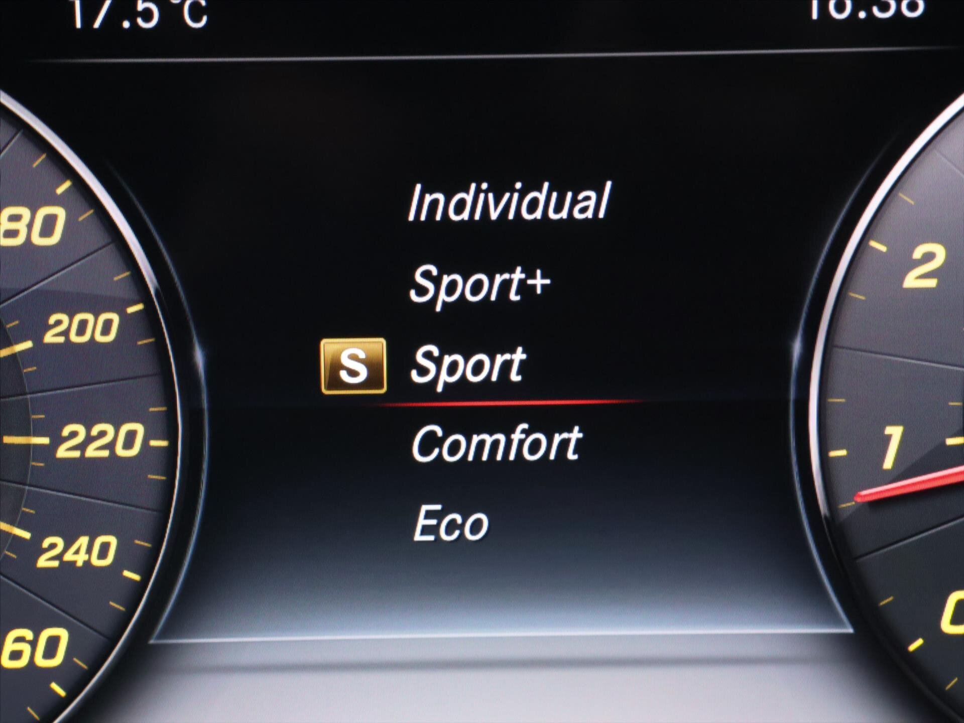 Mercedes-Benz Třídy E Sedan / Limuzína 2,0 l 135 kw