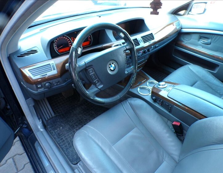 BMW Řada 7 Sedan / Limuzína 3,6 l 200 kw