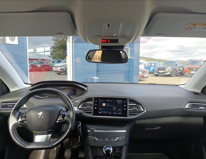 Peugeot 308 Hatchback 1,2 l 81 kw