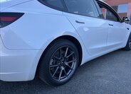 Tesla Model 3 Sedan / Limuzína 0,0 208 kw