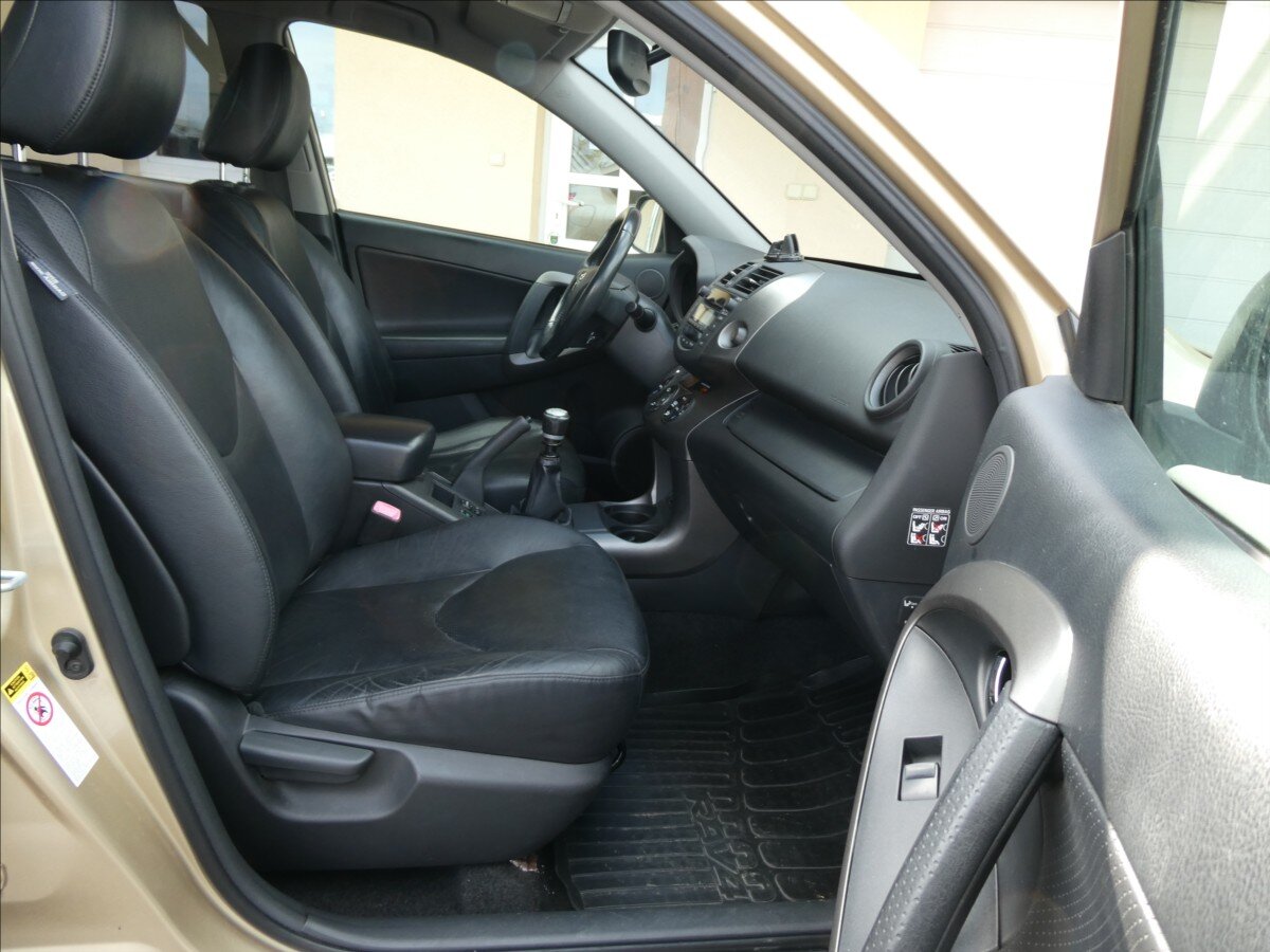 Toyota RAV4 SUV / Terénní 2,2 l 110 kw