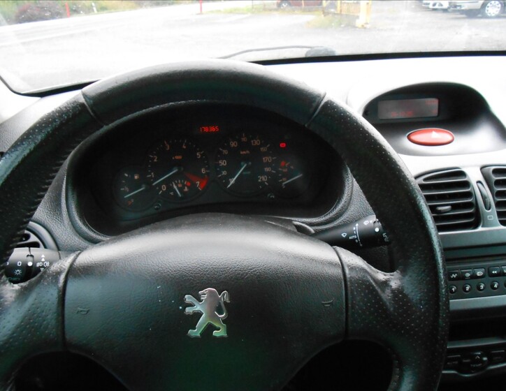 Peugeot 206 25