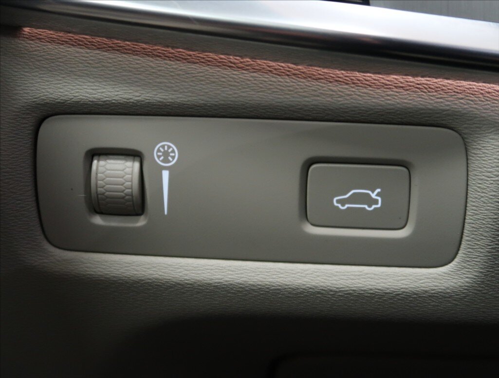 Volvo S90 Sedan / Limuzína 2,0 l 173 kw