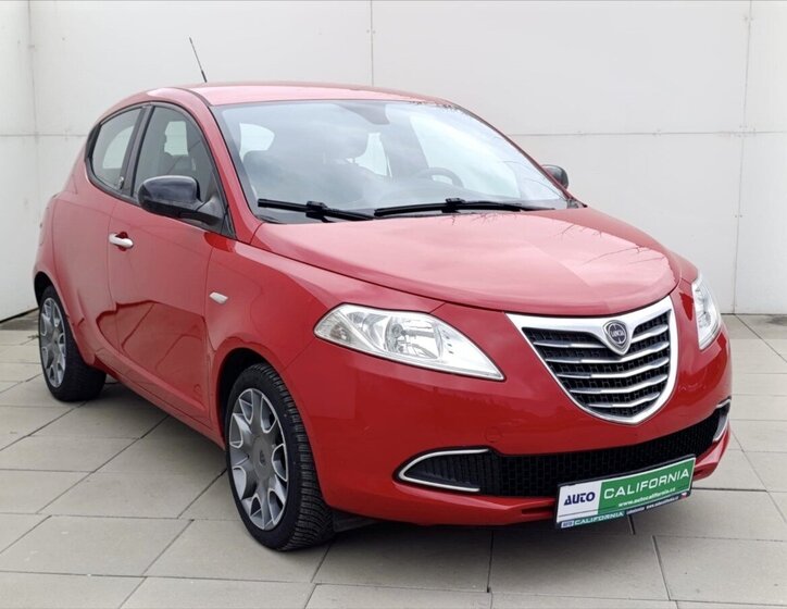 Lancia Y Hatchback 1,2 l 51 kw