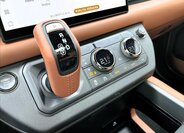 Land Rover Defender SUV 4,4 l 467 kw