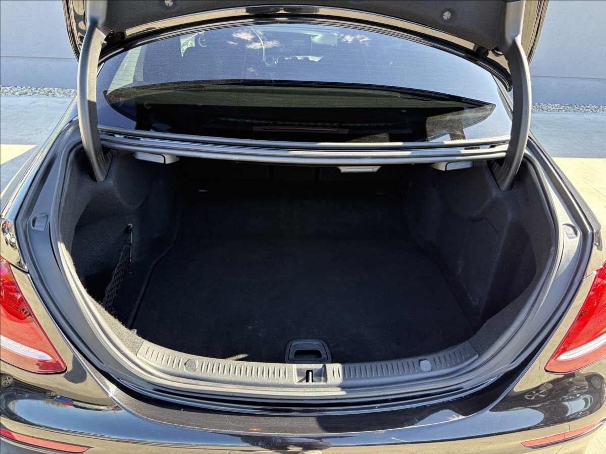 Mercedes-Benz Třídy E Sedan / Limuzína 3,0 l 190 kw