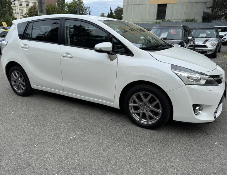 Toyota Verso 15