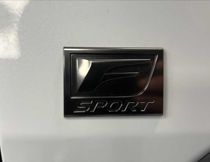 Lexus UX 300h SUV 2,0 l 146 kw