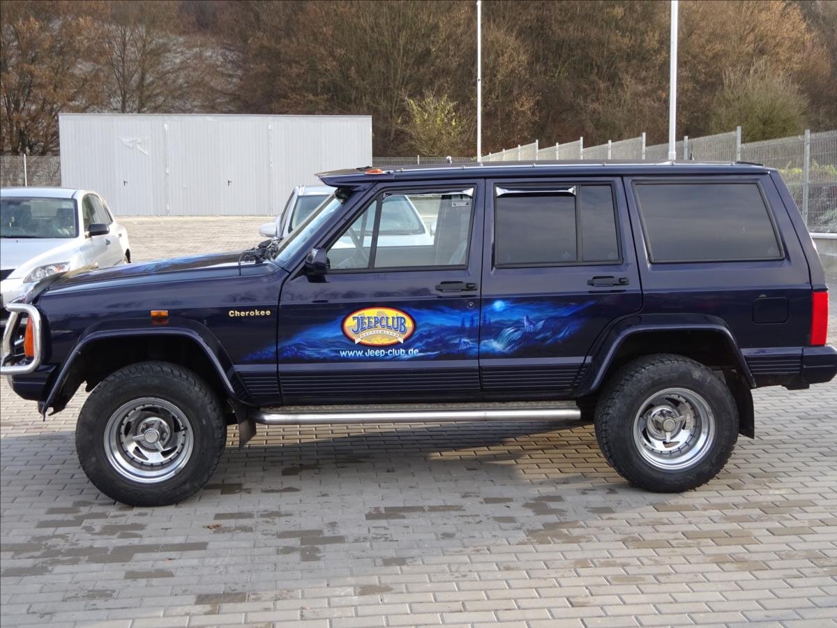 Jeep Cherokee SUV 4,0 l 136 kw