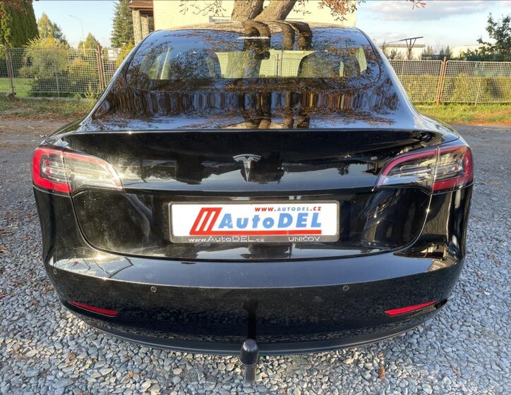 Tesla Model 3 Sedan 0,0 239 kw