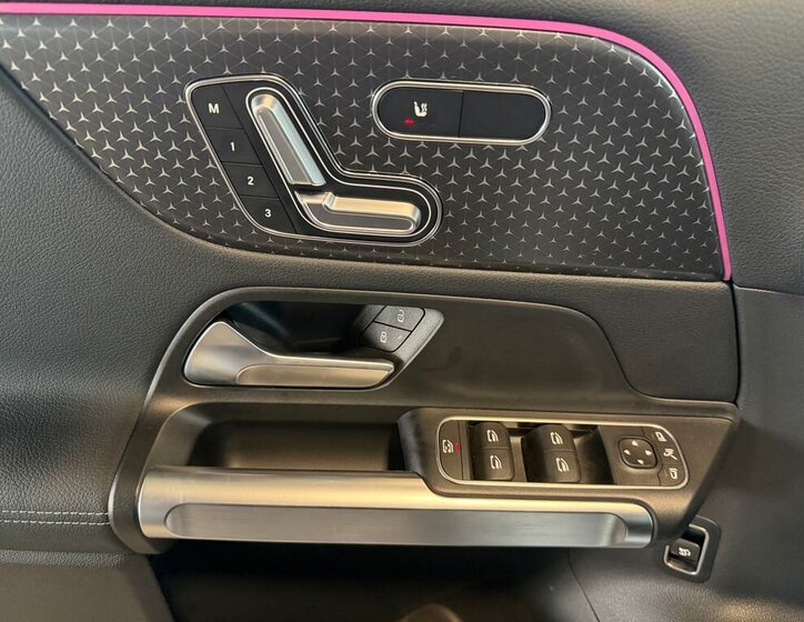 Mercedes-Benz EQB 10