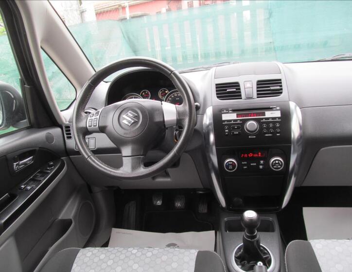 Suzuki SX4 16