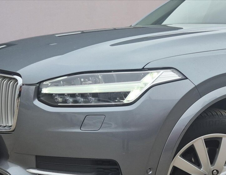 Volvo XC90 SUV / Terénní 2,0 l 165 kw